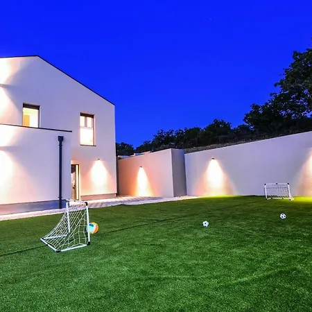 Vila Matak Villa