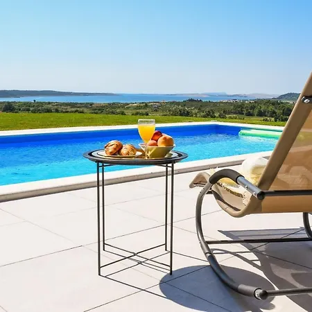 Vila Matak Villa