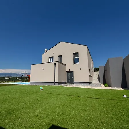Vila Matak Villa *
