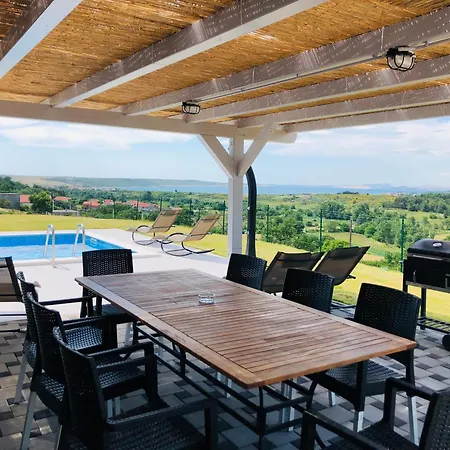 Vila Matak *