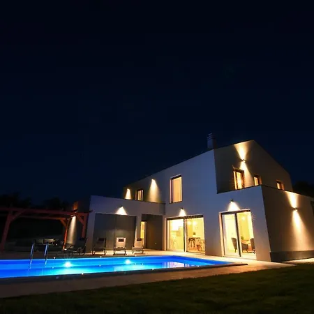 Vila Matak * Ражанац